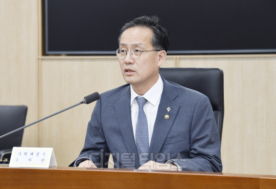 이형일 기획재정부 장관 직무대행 1차관. 사진=기획재정부
